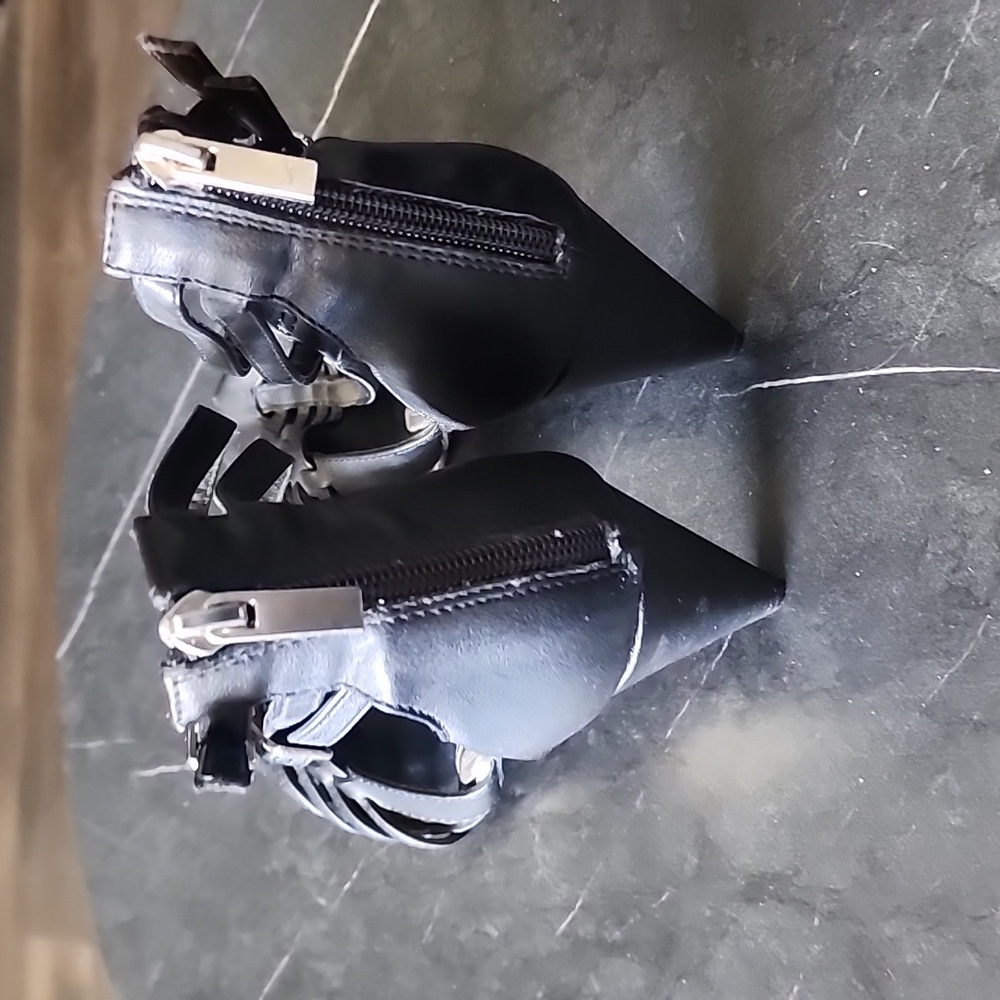 Heels - Picture 2 of 3